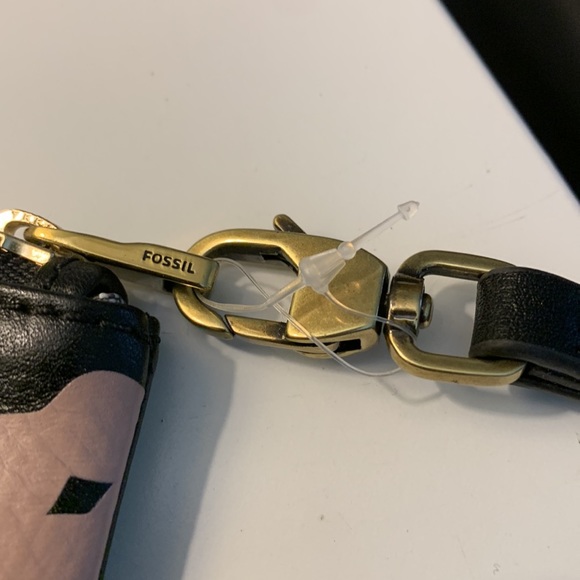 NWOT Fossil Leather Wristlet/Wallet - Picture 6 of 6